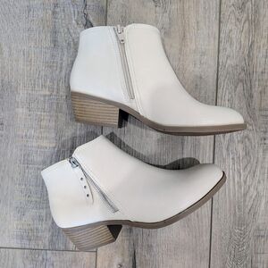 NWOT Arizona Jeans Co Cream White Ankle Booties | 7.5